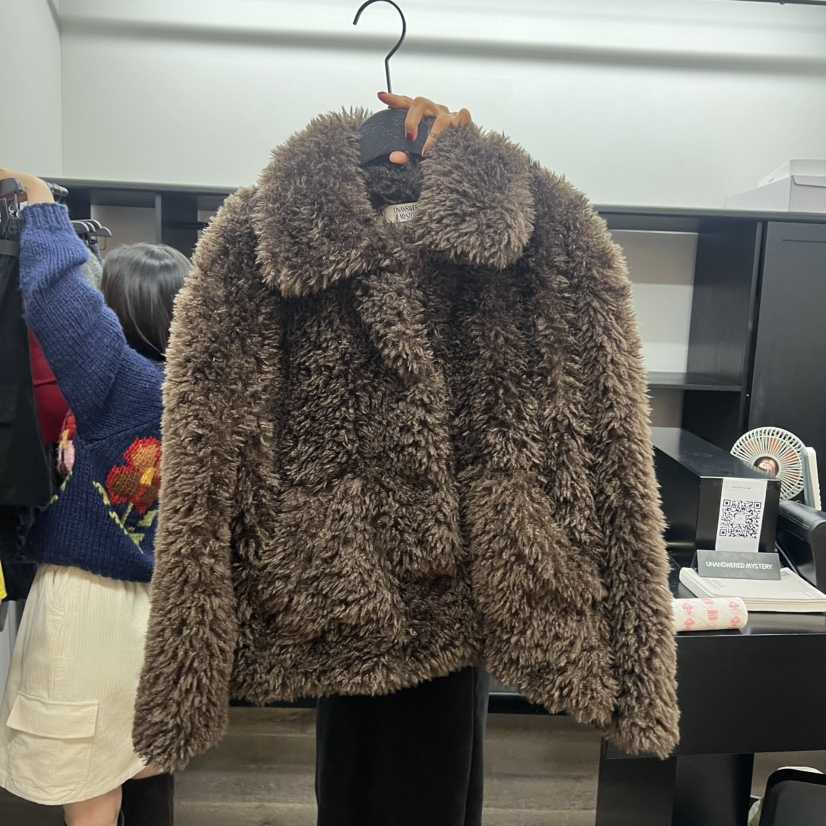 UNANSWERED-MYSTERY東大門㊣直郵女士新款休閑短款大衣皮草UNANSWERED-MYSTERY短款大衣