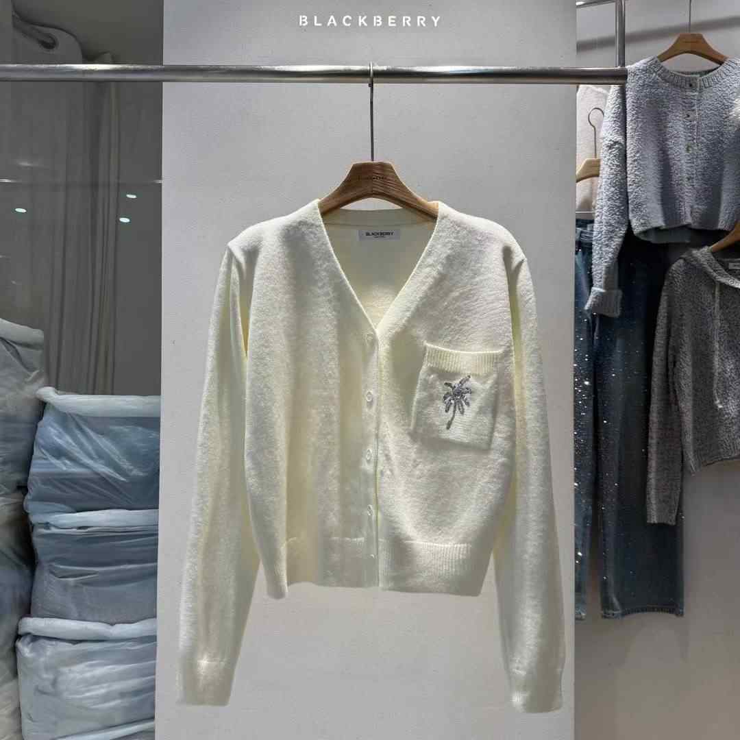 BLACKBERRY韓國代購㊣女裝新款熱賣職業真品針織衫口袋刺繡BLACKBERRY針織衫