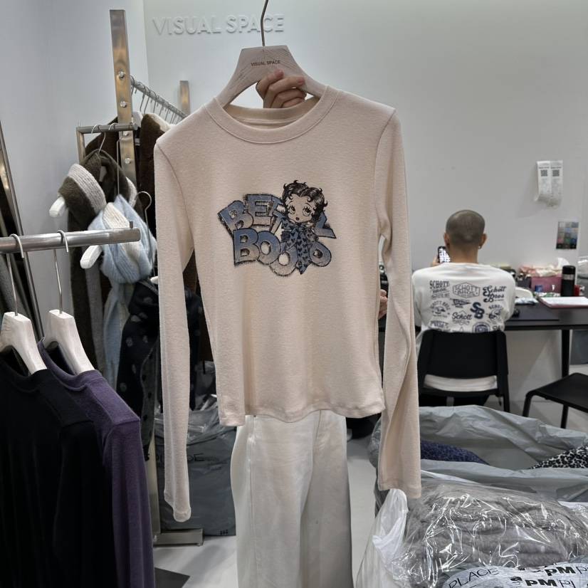 VISUAL SPACE東大門㊣直郵女士新款時尚熱賣人氣長袖T恤加絨VISUAL SPACE長袖T恤