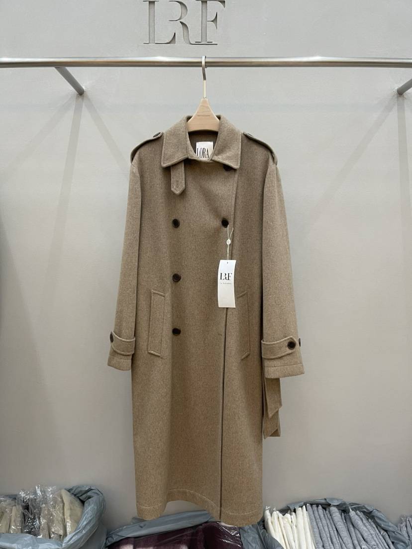 PLUS HONG-P東大門㊣直郵女裝新款職業熱賣時尚中長款大衣LORA FAMILY/PLUS HONG中長款大衣