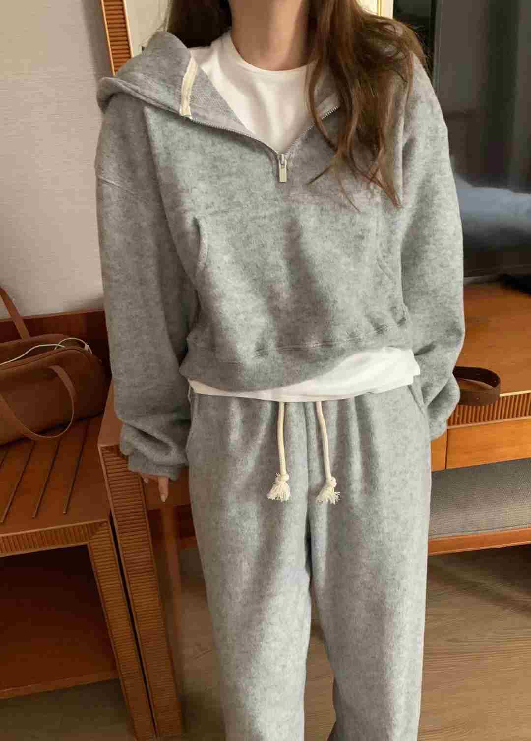 MELLOUNGE-멜라운지-T東大門㊣代購女裝新款人氣25秋冬衛衣MELLOUNGE-T衛衣