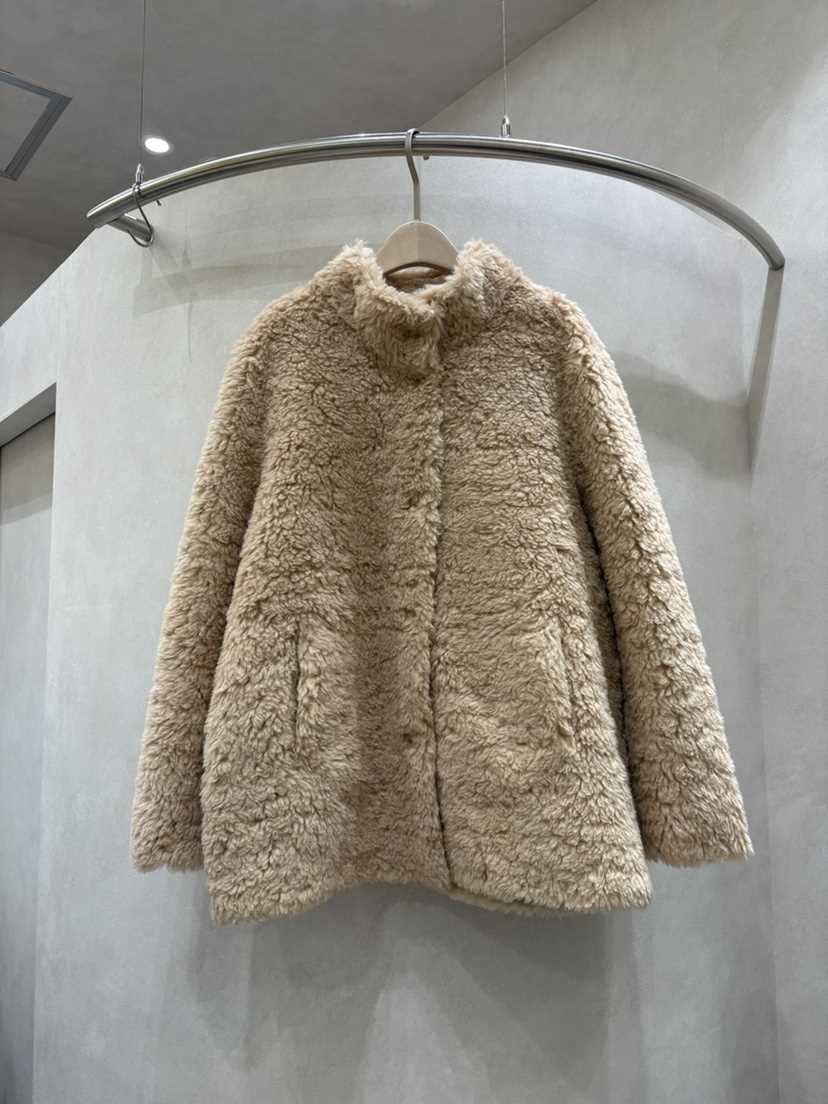 WHO IS SHE韓國代購㊣女士新品真品熱賣人氣短款大衣皮草WHO IS SHE短款大衣