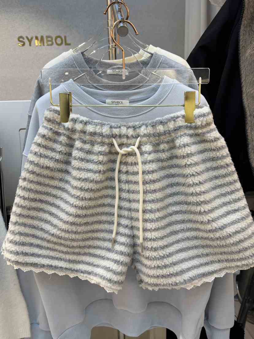 SYMBOL韓國代購㊣女裝新品25秋冬時尚熱賣真品人氣短褲羊毛SYMBOL短褲