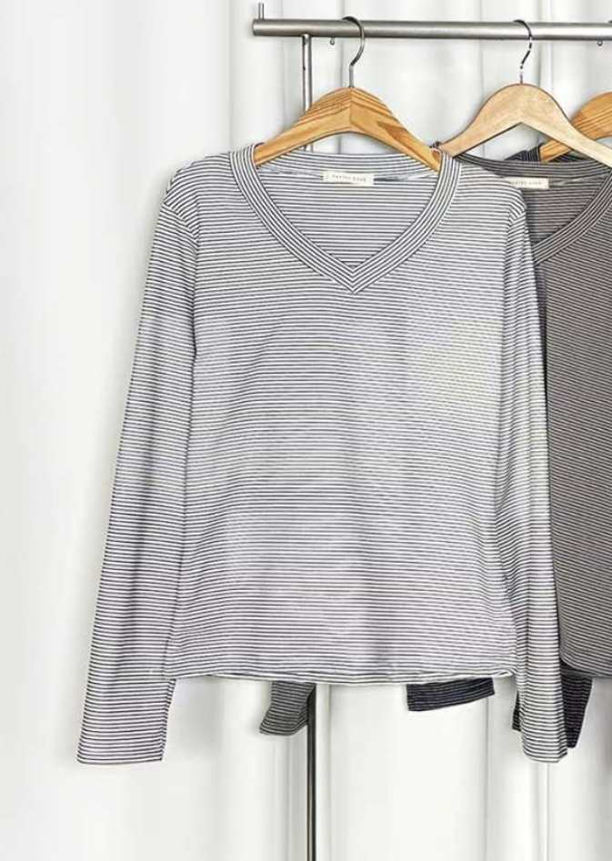 PASTELDEER東大門㊣實拍女裝新款時尚熱賣長袖T恤單排扣V領PASTELDEER長袖T恤