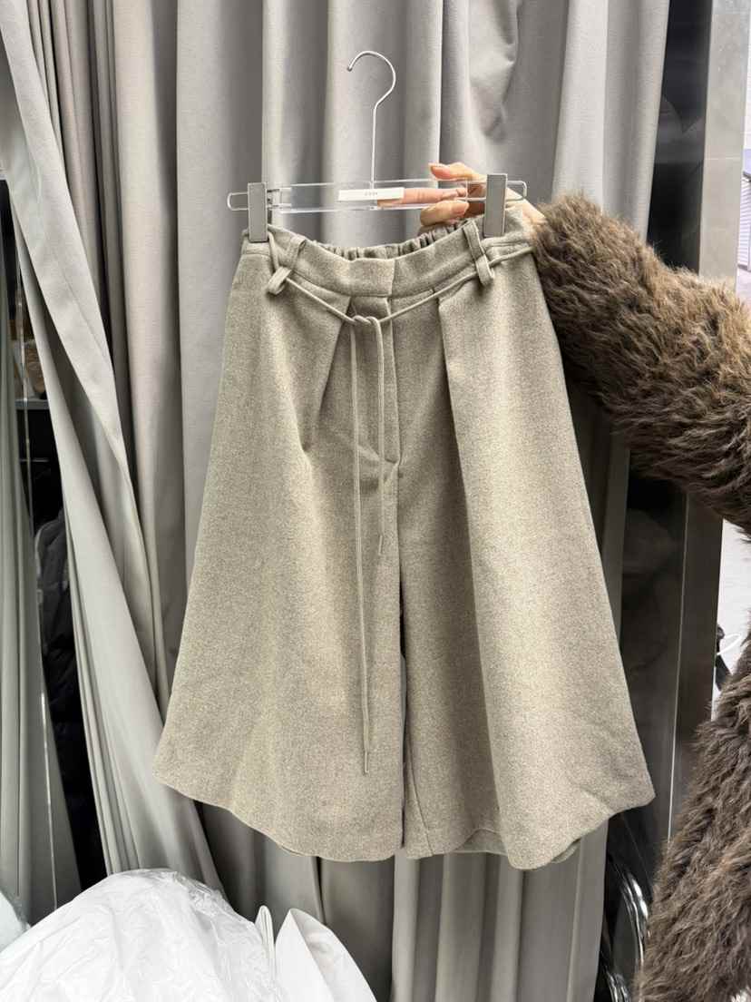 UOOV東大門㊣實拍女裝新款人氣真品熱賣職業25秋冬短褲含腰繩UOOV短褲