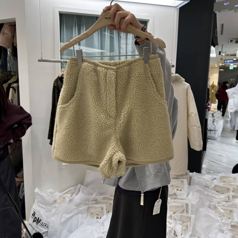 OURMOMENT韓國直郵㊣女裝新款25秋冬推薦休閑職業熱賣時尚短褲OURMOMENT短褲