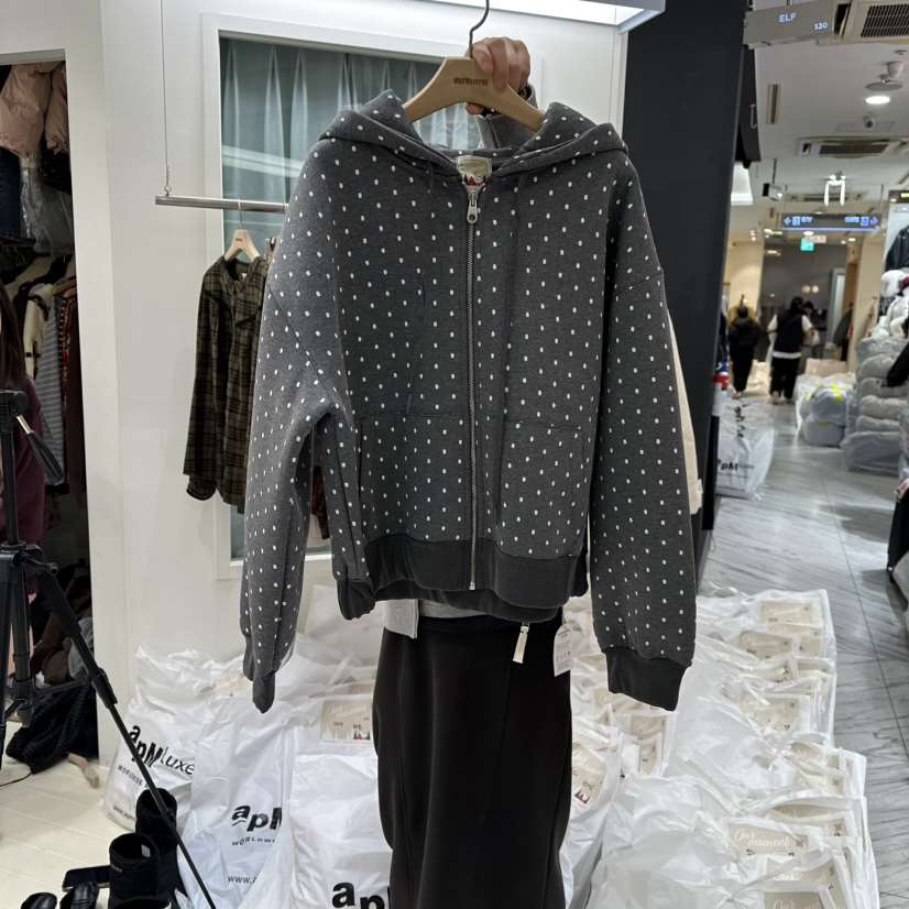 OURMOMENT東大門㊣直郵女士新品推薦職業真品人氣休閑衛衣加絨OURMOMENT衛衣