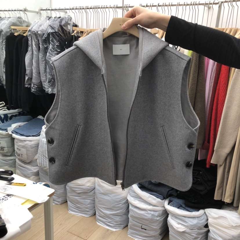 MOI-A東大門㊣實拍女裝新款時尚推薦人氣職業馬甲羊毛連帽MOI-A馬甲