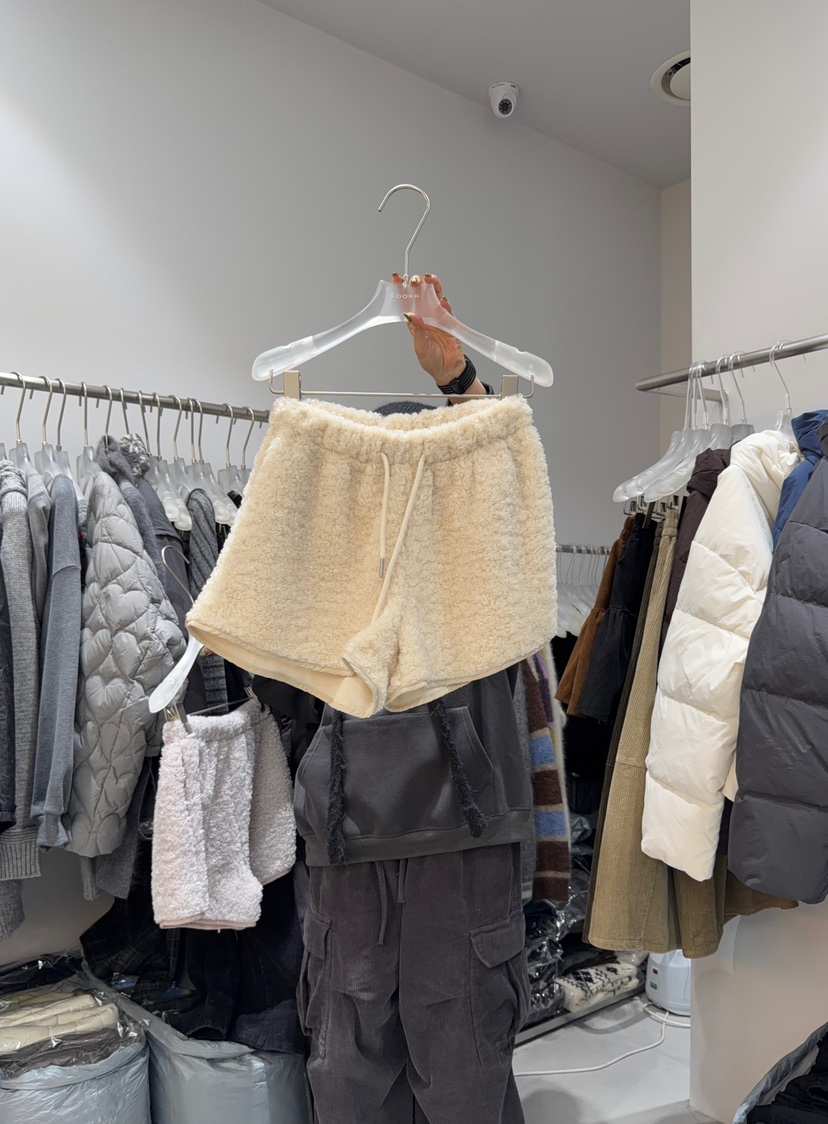 LOOKK東大門㊣直郵女士新款時尚25秋冬推薦熱賣職業短褲毛絨LOOKK短褲