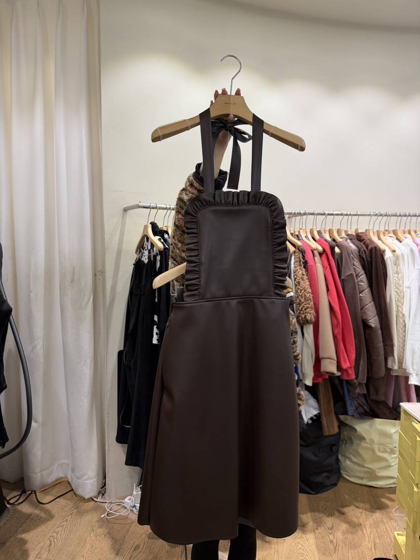 AUVERFIT韓國代購㊣女士新款人氣時尚休閑推薦熱賣連衣裙皮革AUVERFIT連衣裙