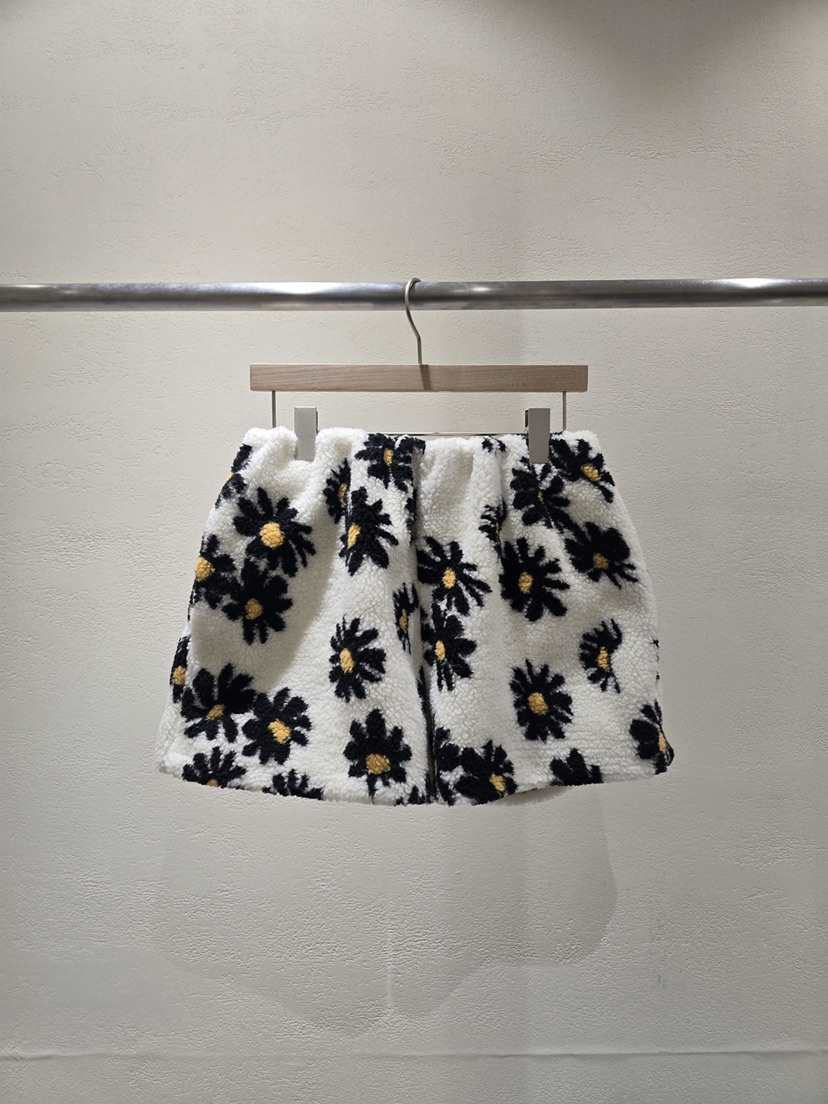 LIKEVAM韓國直郵㊣女士新品人氣職業推薦休閑熱賣25秋冬短褲花朵LIKEVAM短褲