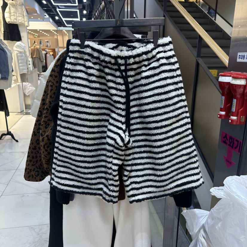 A2/D2東大門㊣實拍女裝新品時尚真品職業休閑短褲加絨羊毛A2/D2短褲