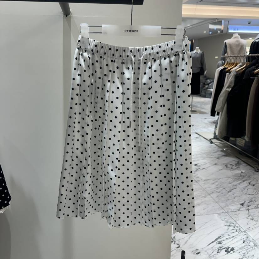 LOW MOMENT東大門㊣實拍女裝新款時尚半身裙中短裙春款褶裥LOW MOMENT半身裙/中短裙