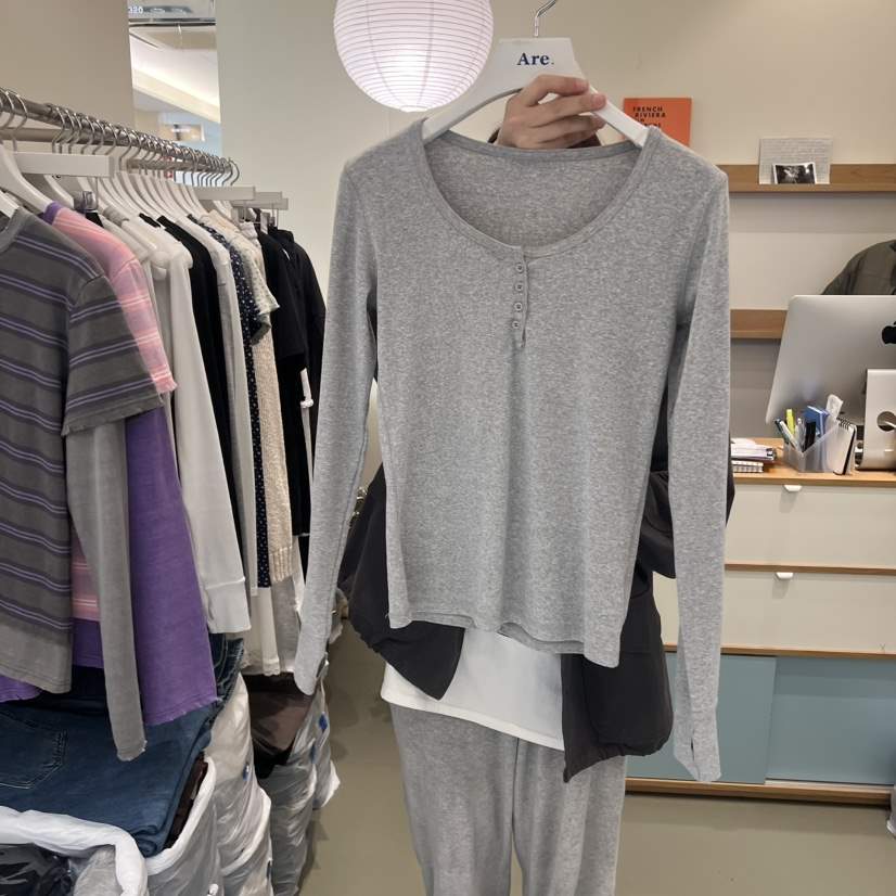 ARE東大門代購女裝新款人氣職業推薦26春夏長袖T恤紐扣羅紋ARE YOU/ARE長袖T恤