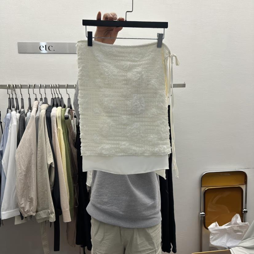 MOANA韓國直郵女裝新品人氣職業推薦熱賣休閑短裙披肩花朵MOANA短裙