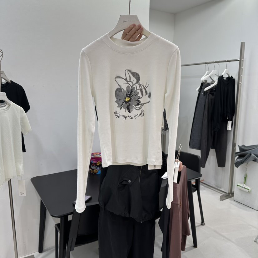 VISUAL SPACE韓國直郵女裝新品職業推薦真品長袖T恤花朵VISUAL SPACE長袖T恤