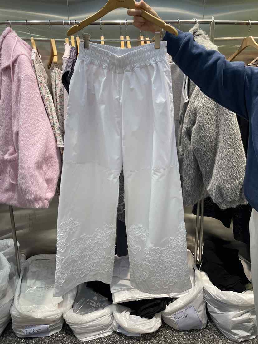 MENDL S韓國直郵女裝新品推薦時尚真品休閑熱賣休閑褲刺繡MENDL S休閑褲