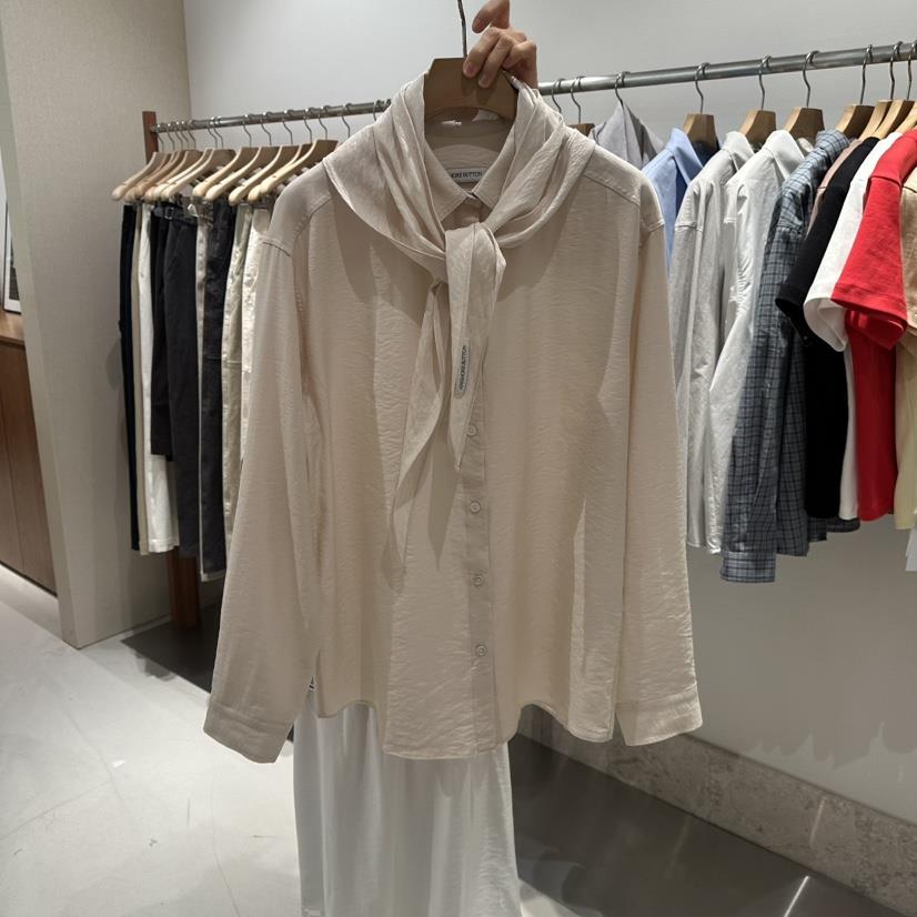 ANDMORE BUTTON韓國直郵女裝新款真品襯衫蕾絲衫含圍巾套裝ANDMORE BUTTON襯衫/蕾絲衫