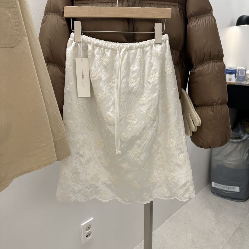 WRITTEN BY東大門直郵女士新品真品人氣半身裙中短裙刺繡WRITTEN BY半身裙/中短裙