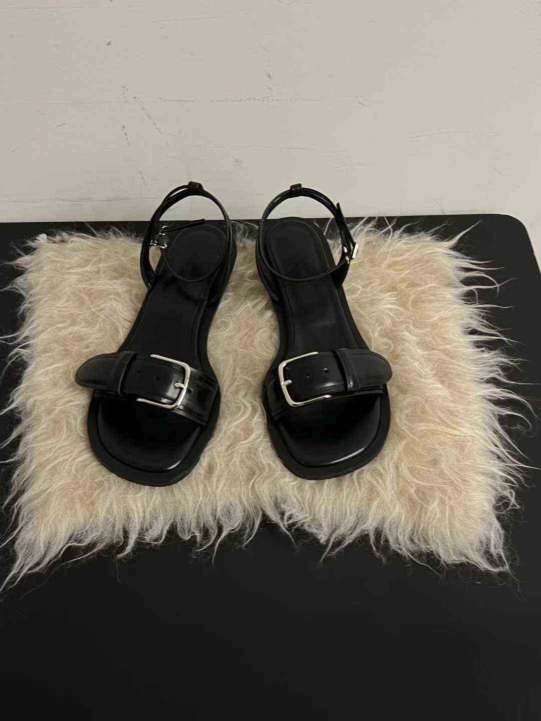 LONDON FLAT韓國直郵女士新款時尚26春夏職業人氣涼鞋拖鞋LONDON FLAT涼鞋/拖鞋