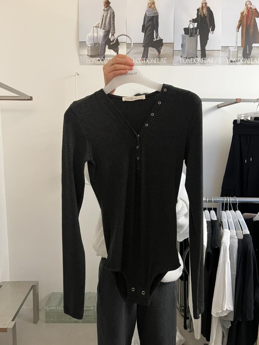 LONDON FLAT東大門代購女裝新款人氣職業休閑熱賣長袖T恤LONDON FLAT長袖T恤