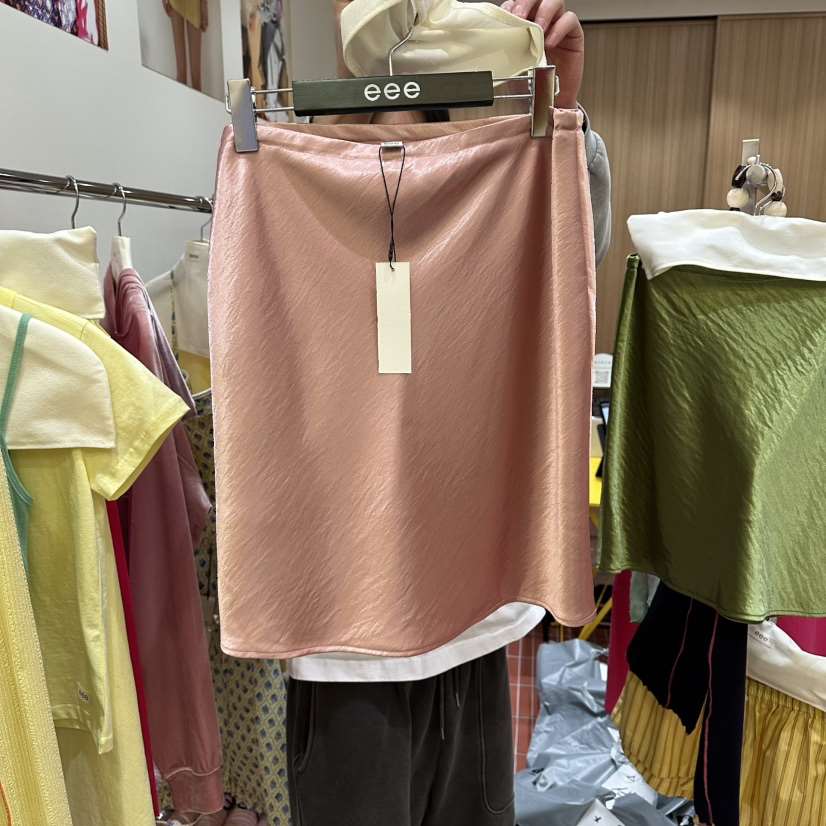 E/E/E韓國直郵女裝新款職業真品時尚熱賣半身裙中短裙緞面E/E/E半身裙/中短裙