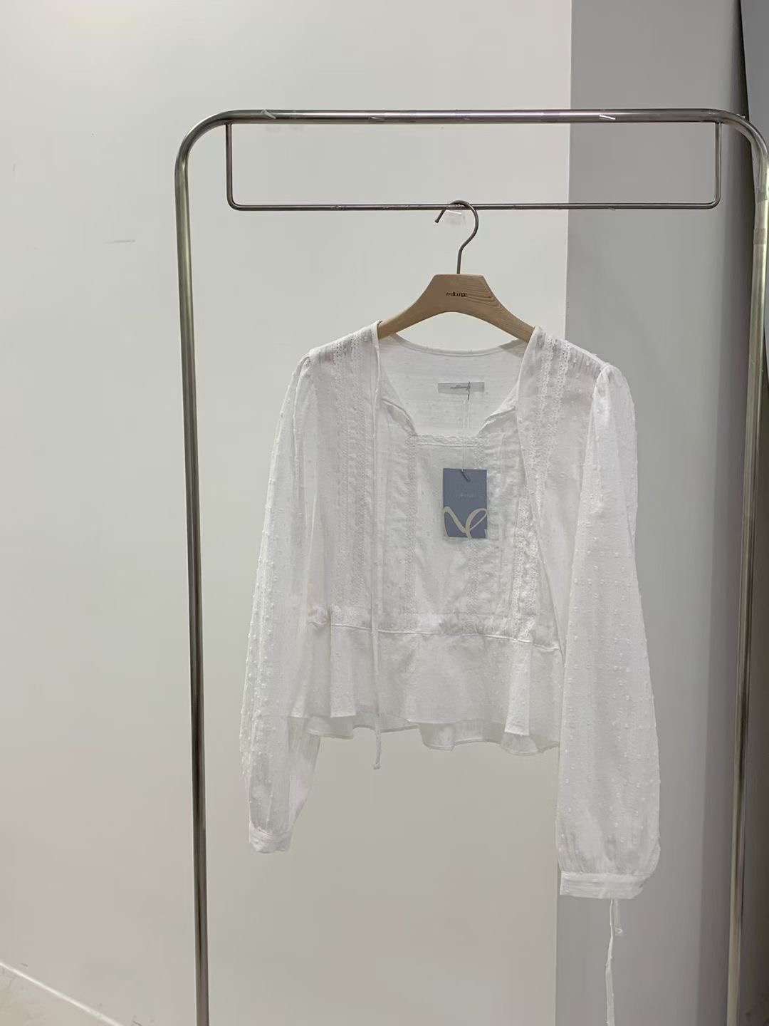 MELLOUNGE-멜라운지-T韓國東大門代購女士新品休閑襯衫蕾絲衫MELLOUNGE-2件起襯衫/蕾絲衫