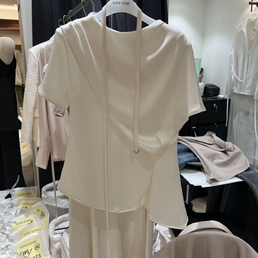 LOVE SOME東大門直郵女裝新款26春夏襯衫蕾絲衫褶皺緞面LOVE SOME襯衫/蕾絲衫