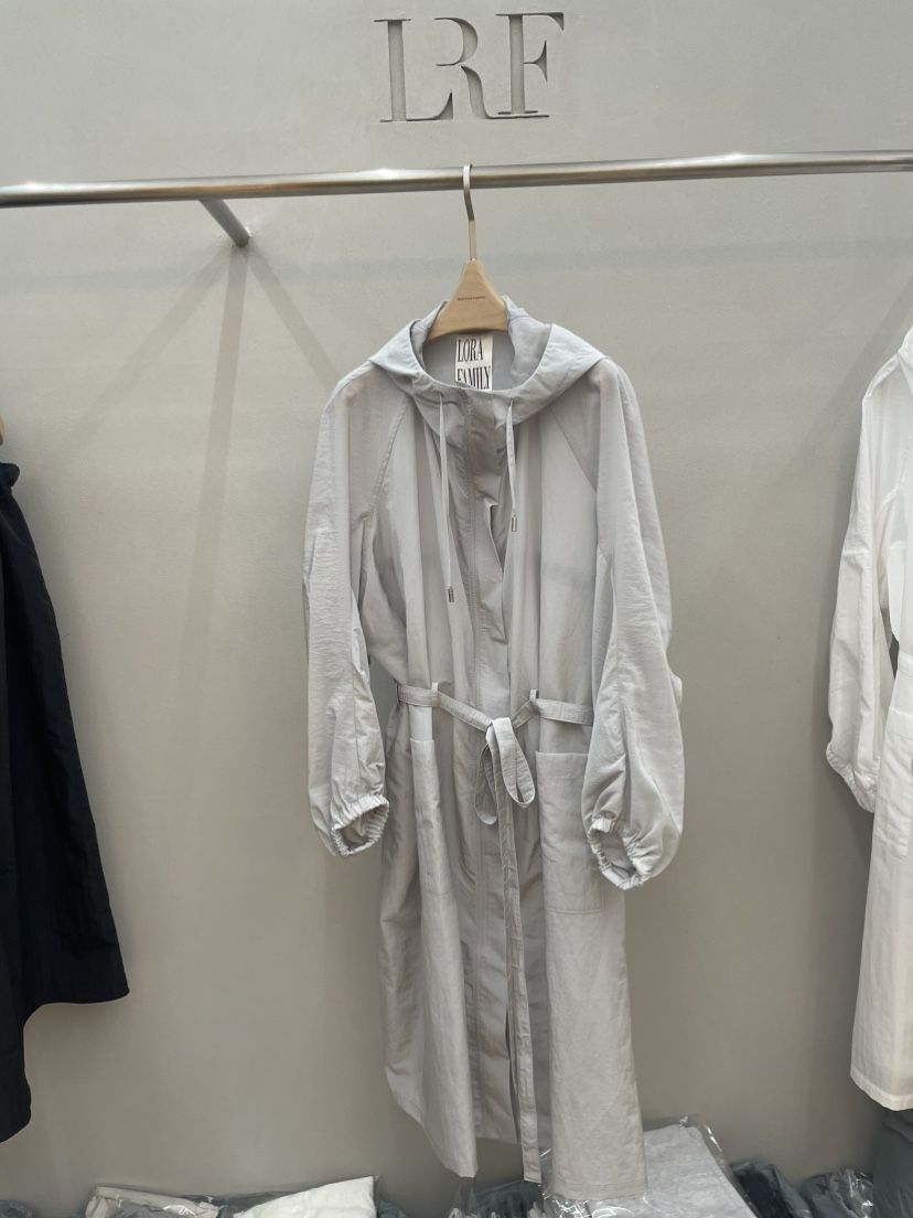 PLUS HONG-P韓國東大門直郵女裝新款人氣長款風衣含腰帶LORA FAMILY/PLUS HONG長款風衣