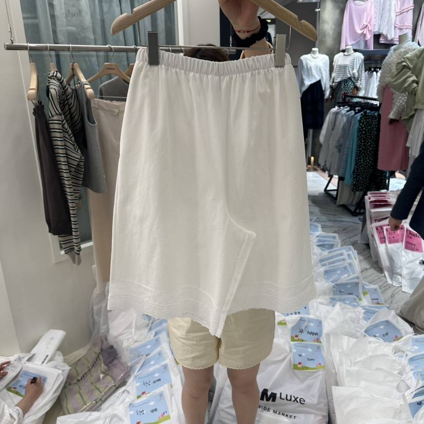 OURMOMENT韓國東大門直郵女裝新品時尚推薦職業人氣休閑短褲OURMOMENT短褲