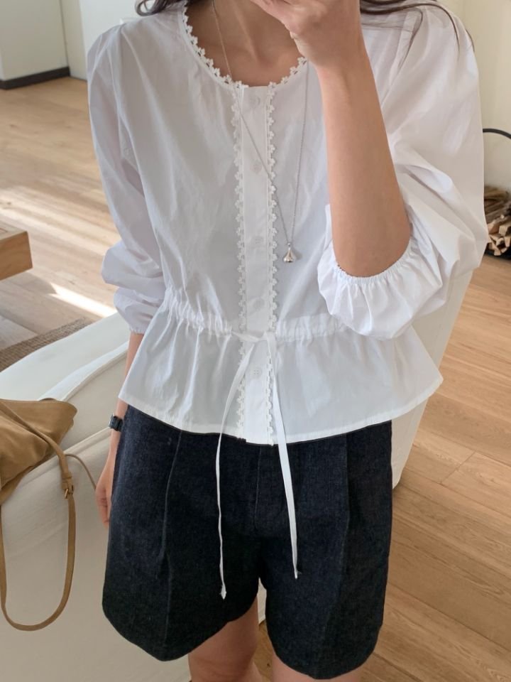 KOMOREBI韓國直郵實拍女士新款推薦時尚熱賣襯衫蕾絲衫蕾絲KOMOREBI襯衫/蕾絲衫