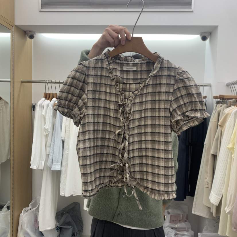 DRESS ROOM韓國直郵女裝新款熱賣時尚襯衫蕾絲衫荷葉邊格紋DRESS ROOM襯衫/蕾絲衫