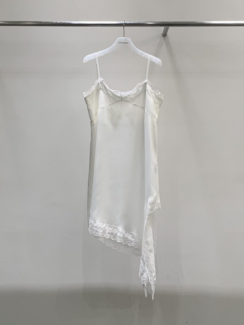 LOVE MOMENT韓國代購女裝新款時尚推薦26春夏連衣裙緞面LOVE MOMENT連衣裙