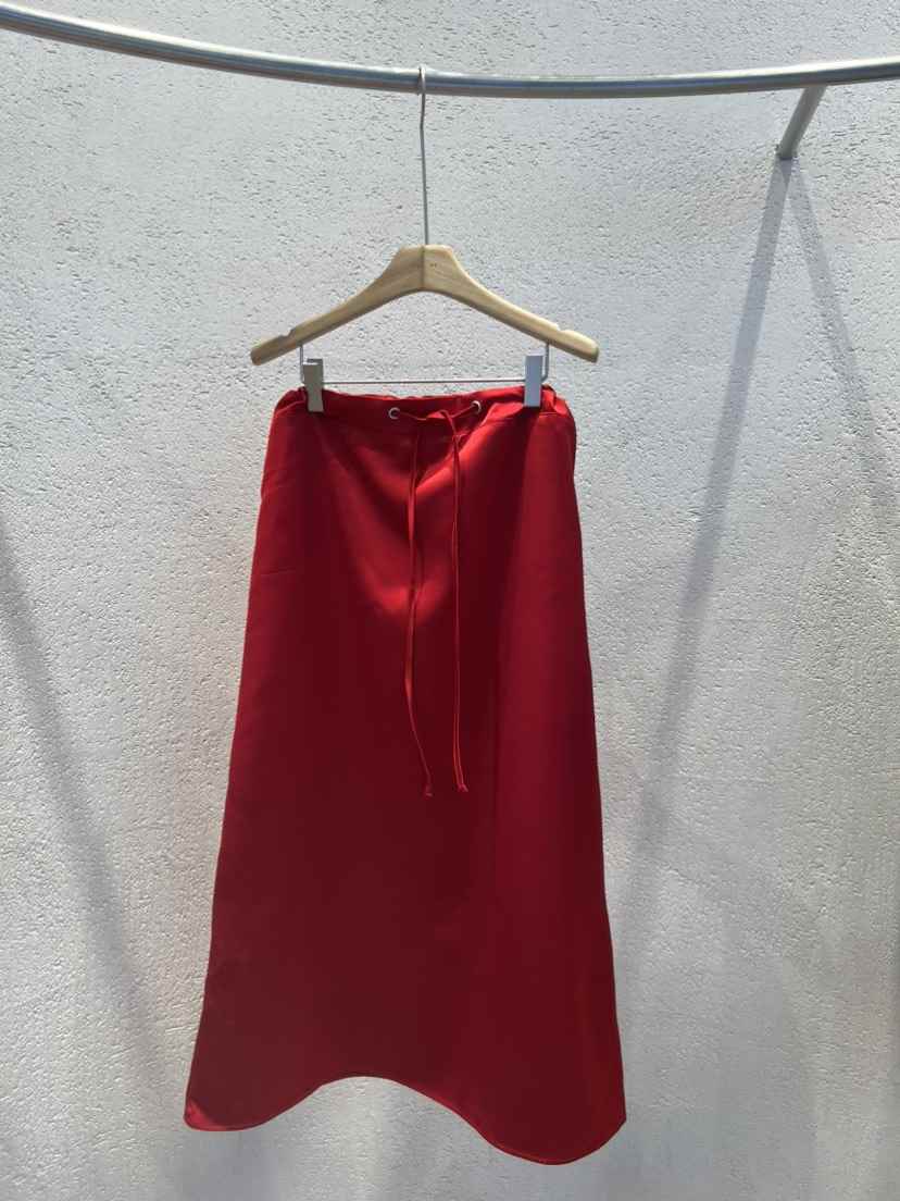 THE LINE-Q韓國直郵實拍女裝新品時尚推薦長裙緞面鏤空THE LINE-Q長裙