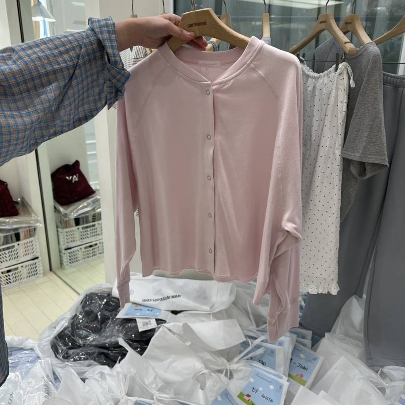 OURMOMENT韓國直郵實拍女裝新款26春夏人氣時尚熱賣針織衫OURMOMENT針織衫