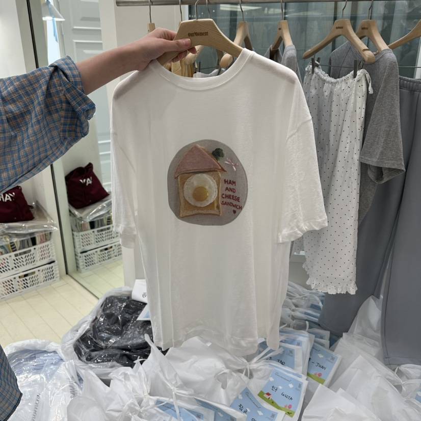 OURMOMENT韓國直郵實拍女士新款熱賣推薦時尚人氣休閑T恤OURMOMENTT恤