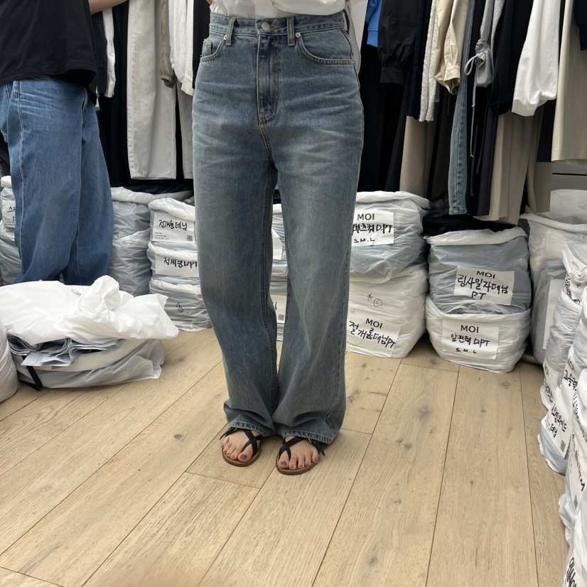 MOI-A韓國東大門直郵女裝新品職業熱賣人氣時尚26春夏牛仔褲MOI-A牛仔褲