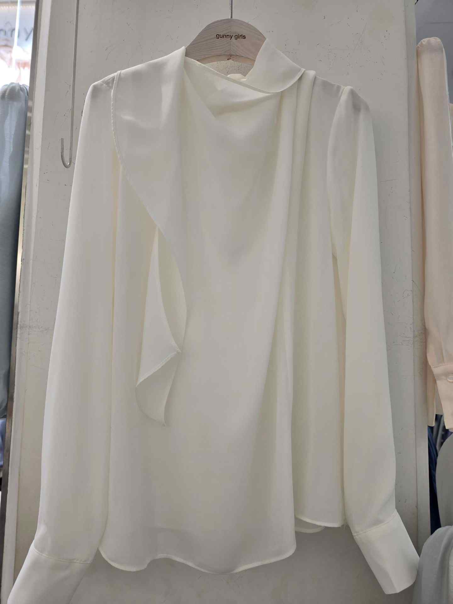 GUNNY GIRLS-거니걸스-T東大門直郵女裝新款時尚襯衫蕾絲衫GUNNY GIRLS襯衫/蕾絲衫