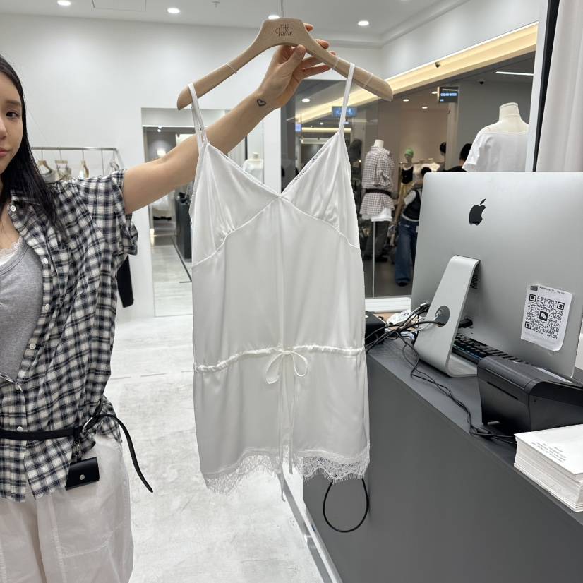 THE VALUE韓國直郵實拍女士新款時尚推薦熱賣吊帶背心緞面THE VALUE吊帶/背心