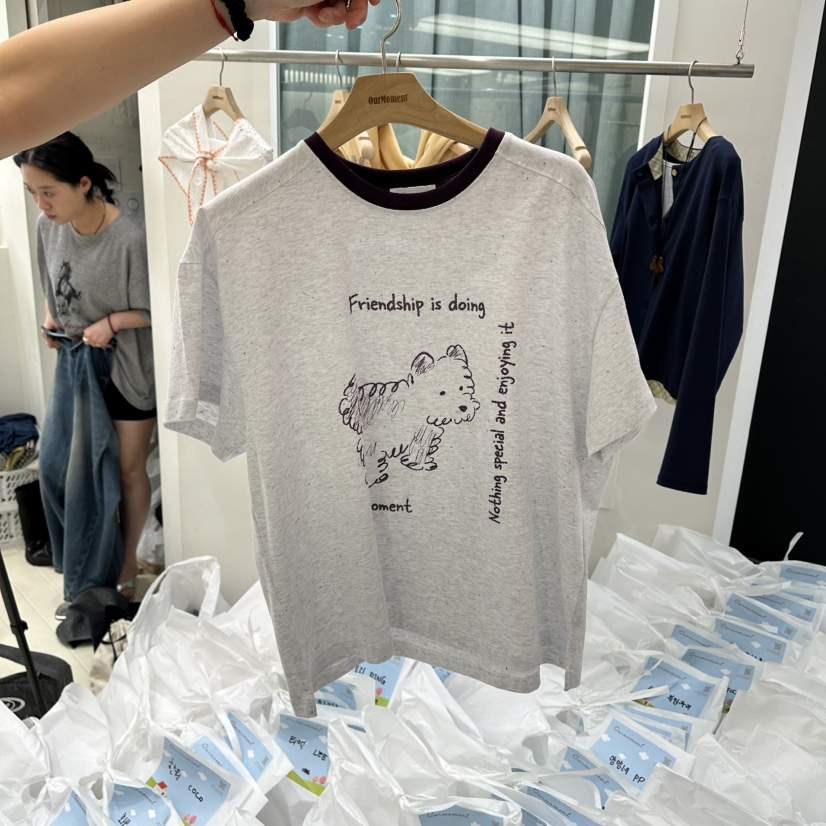 OURMOMENT韓國代購女士新款職業休閑熱賣時尚推薦人氣T恤OURMOMENTT恤