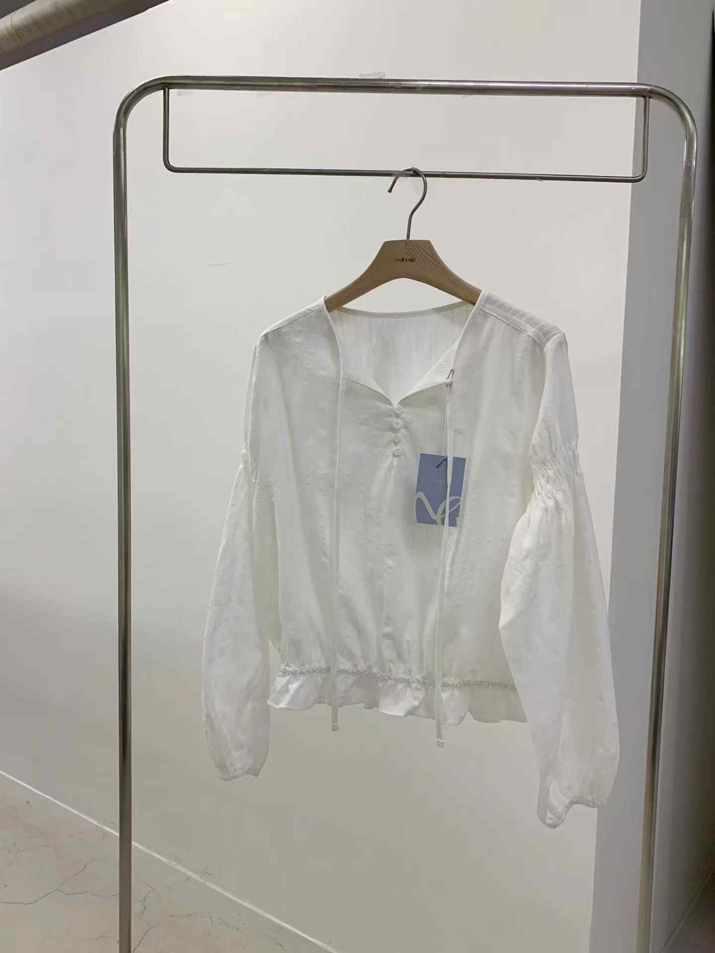 MELLOUNGE-멜라운지-T韓國東大門直郵女裝新款職業襯衫蕾絲衫MELLOUNGE-2件起襯衫/蕾絲衫