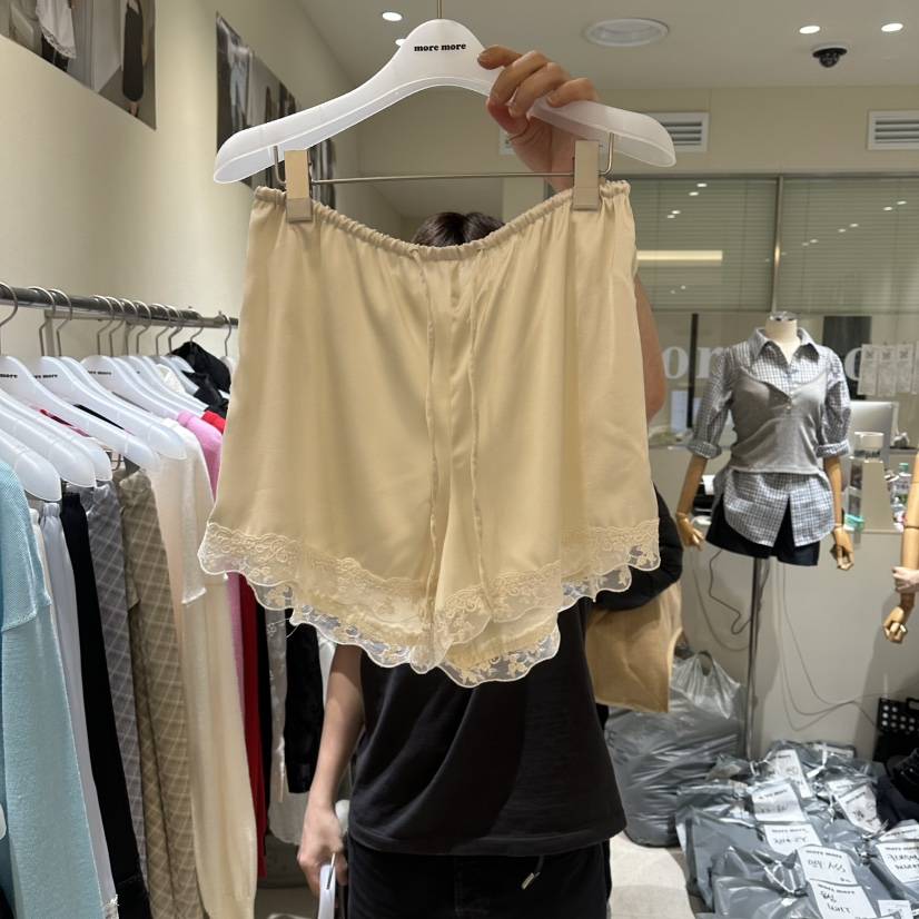 MOREMORE韓國東大門直郵女士新品熱賣人氣推薦短褲蕾絲緞面more more短褲