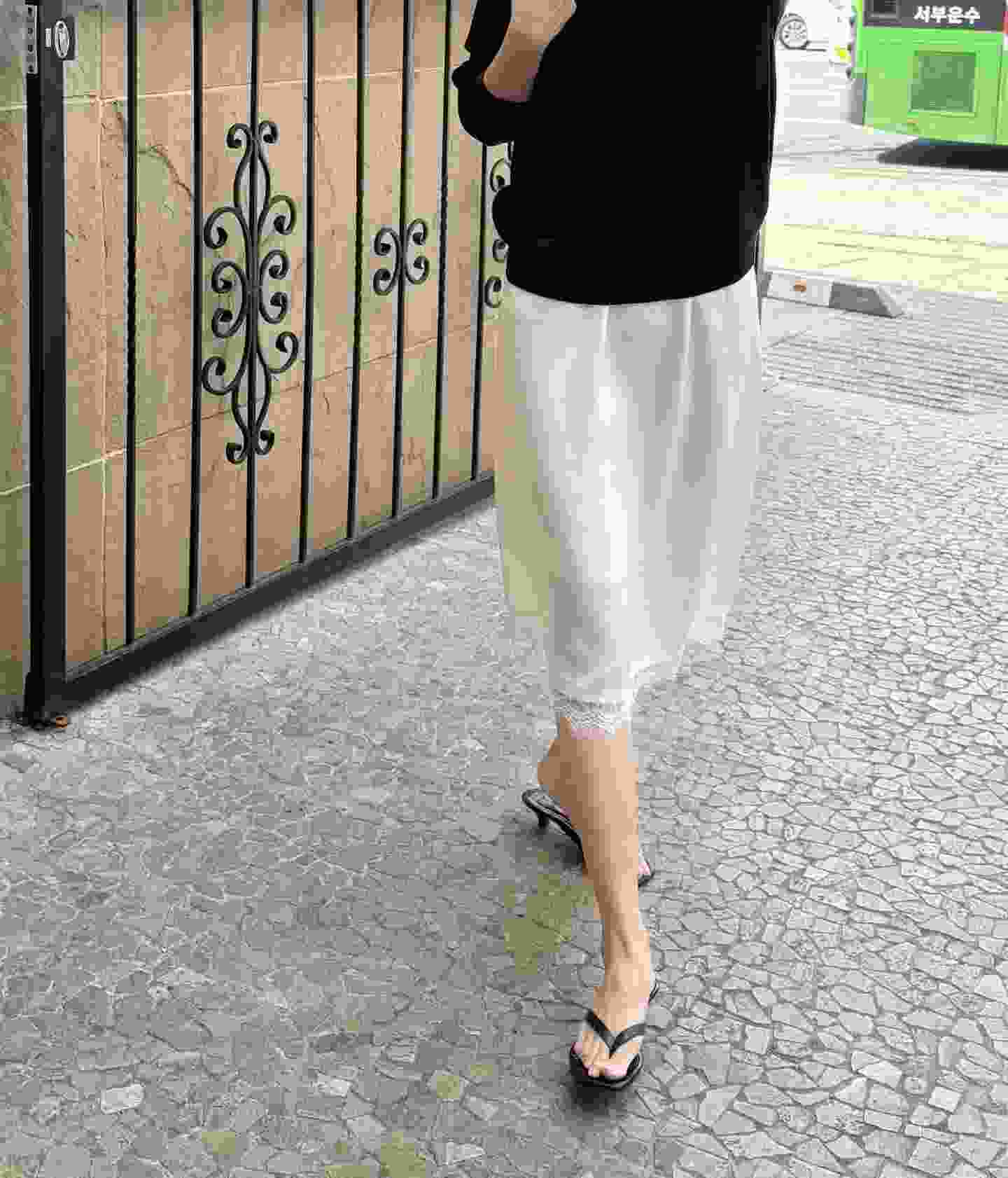 SLEEK-슬릭-OT韓國東大門代購女裝新品人氣半身裙中短裙蕾絲緞面SLEEK半身裙/中短裙