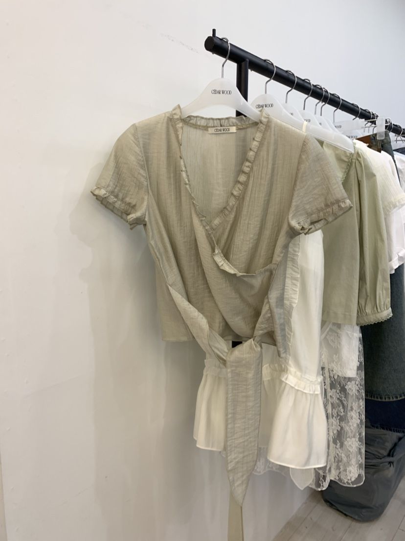 CEDARWOOD韓國東大門代購女裝新品推薦26春夏襯衫蕾絲衫荷葉邊CEDAR WOOD襯衫/蕾絲衫