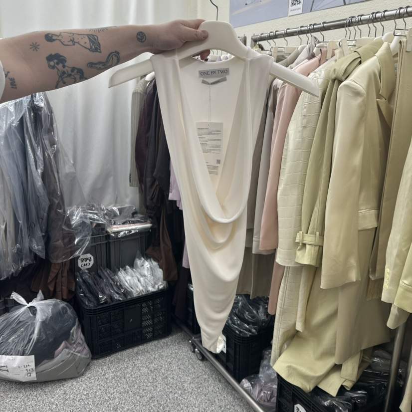 ONEBYTWO韓國東大門直郵女士新款熱賣時尚推薦職業吊帶背心ONE BY TWO吊帶/背心