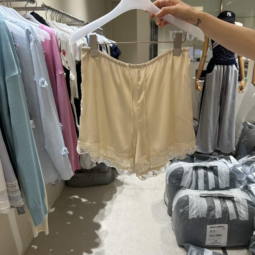 MOREMORE韓國直郵女士新品26春夏推薦時尚職業短褲蕾絲緞面more more短褲