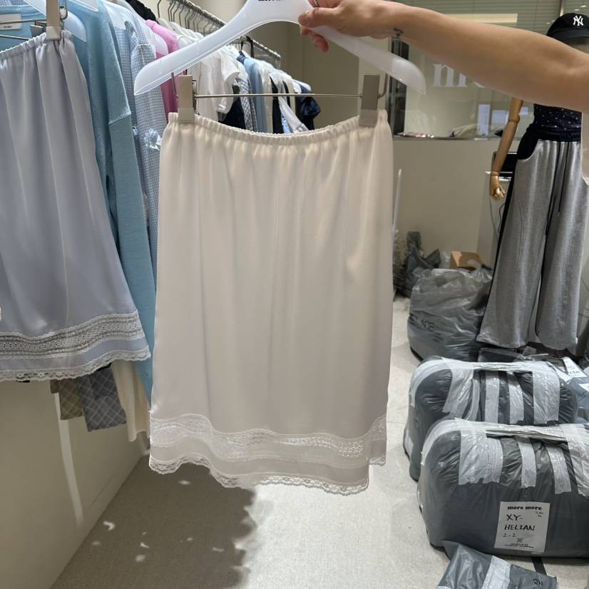 MOREMORE韓國東大門直郵女士新品26春夏半身裙中短裙蕾絲more more半身裙/中短裙