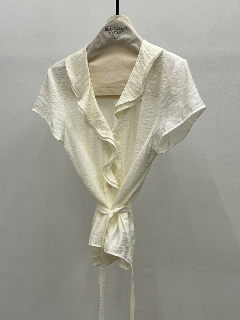 UNANSWERED-MYSTERY/FIFO韓國直郵女裝新品職業襯衫蕾絲衫含腰繩荷葉邊UNANSWERED-MYSTERY/FIFO襯衫/蕾絲衫