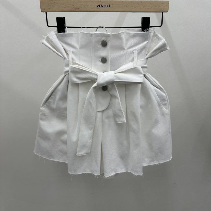VENEFIT韓國直郵女裝新款熱賣職業時尚26春夏短褲含腰帶高腰VENEFIT/JENNIE短褲