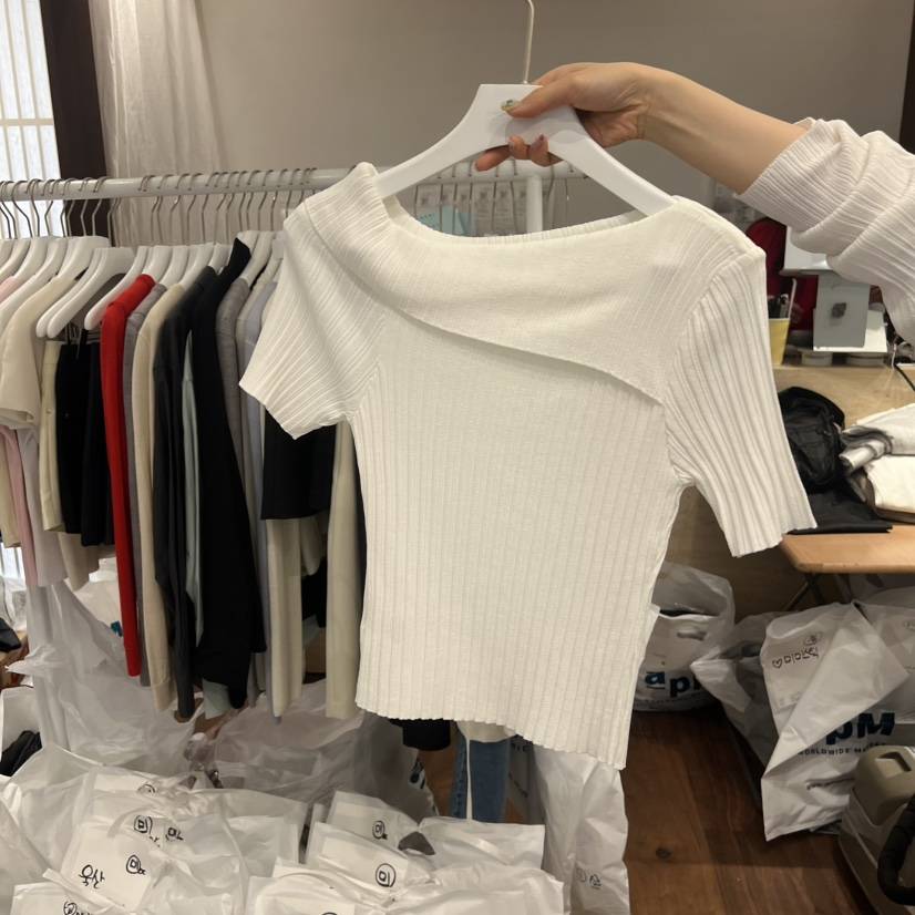 UNDERSTANDING韓國直郵實拍女士新品推薦人氣熱賣T恤露肩UNDERSTANDINGT恤